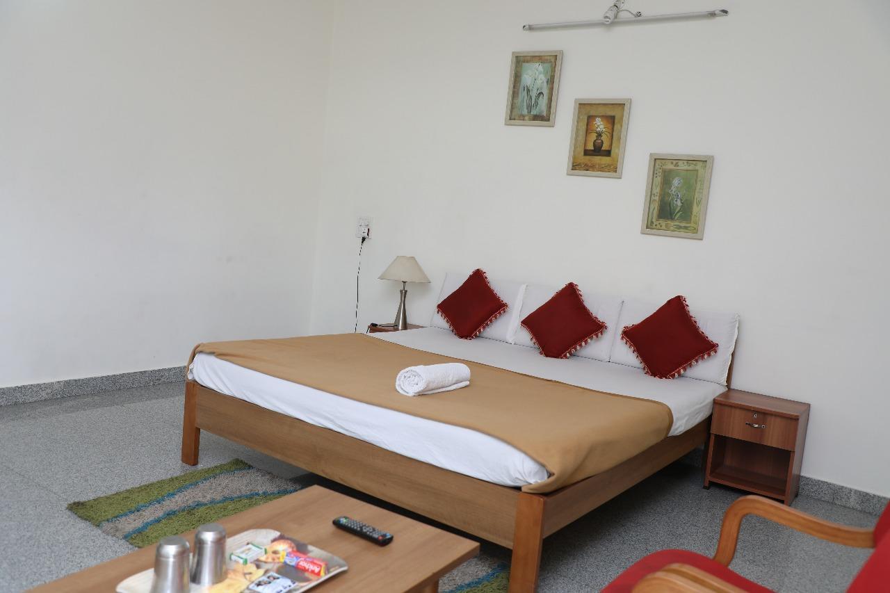 Hotel Queens Comfort Májszúr Kültér fotó