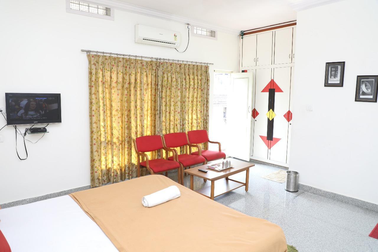 Hotel Queens Comfort Májszúr Kültér fotó