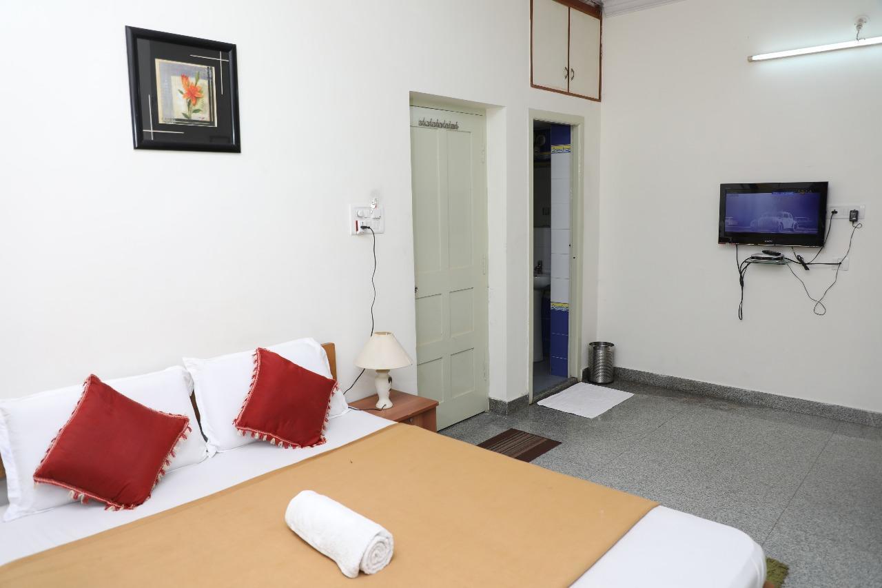 Hotel Queens Comfort Májszúr Kültér fotó
