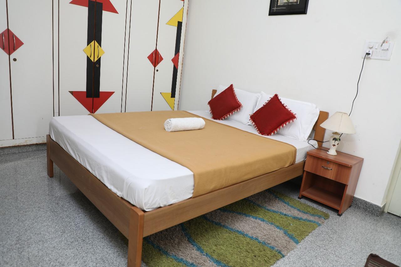 Hotel Queens Comfort Májszúr Kültér fotó