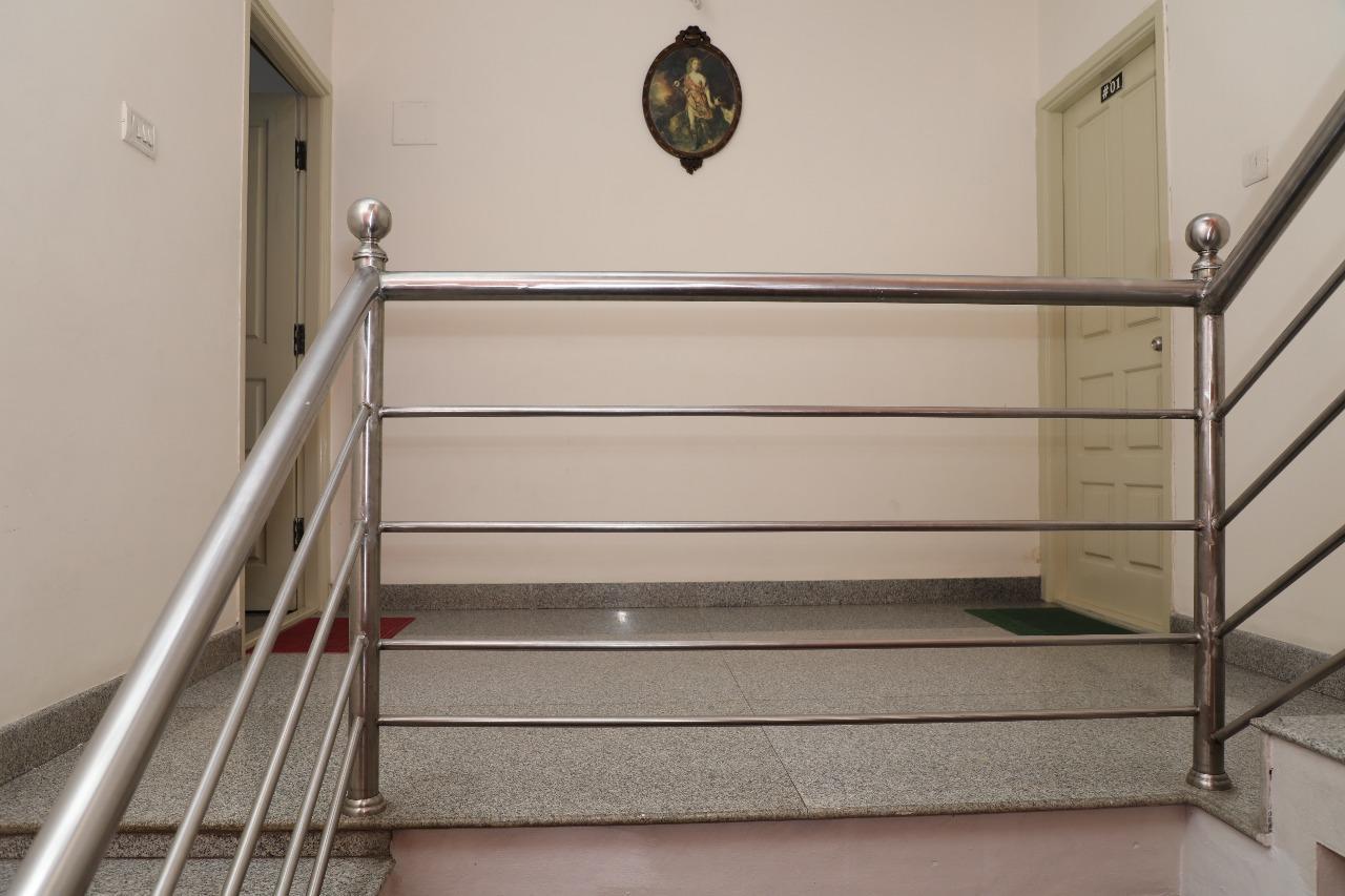 Hotel Queens Comfort Májszúr Kültér fotó