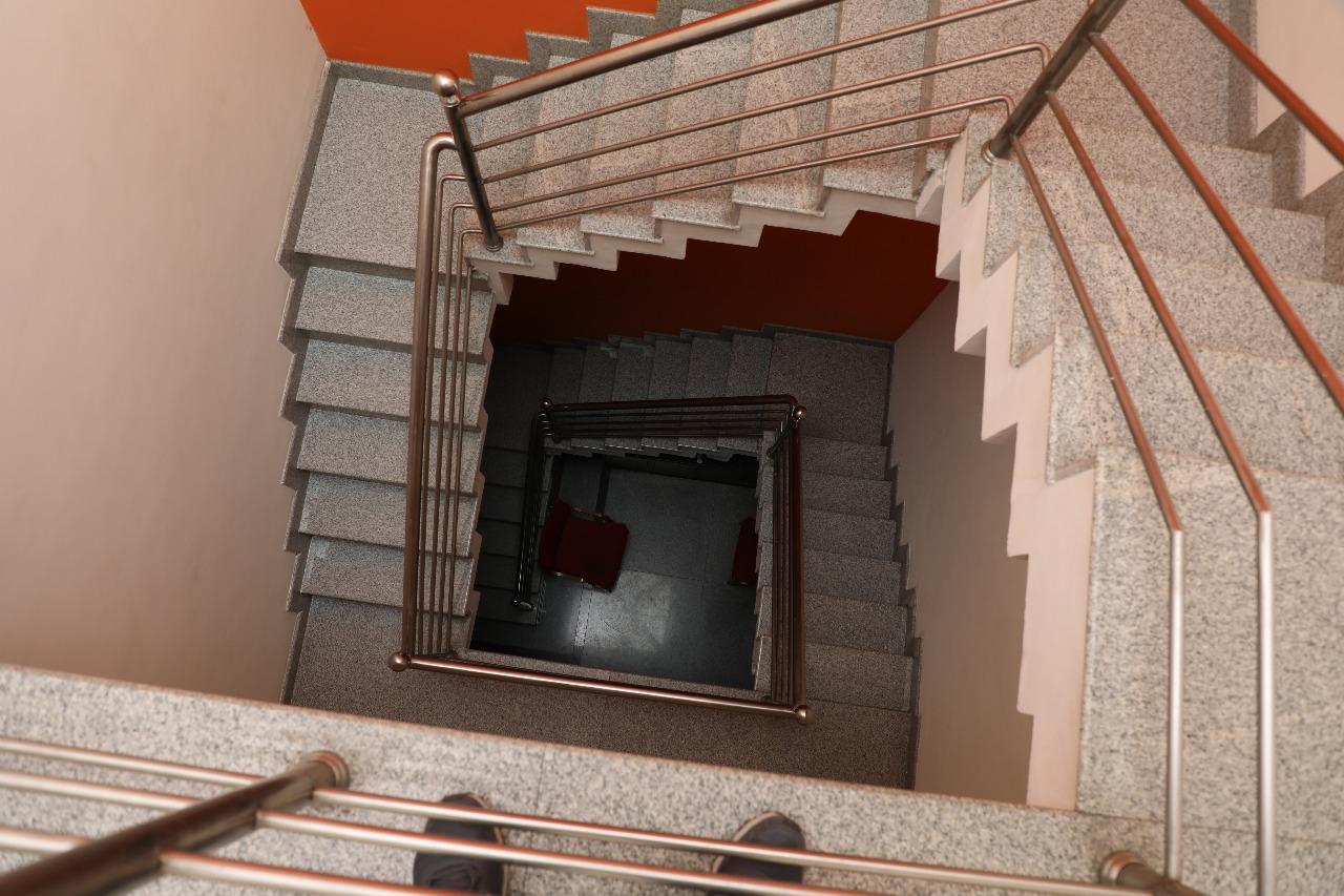 Hotel Queens Comfort Májszúr Kültér fotó