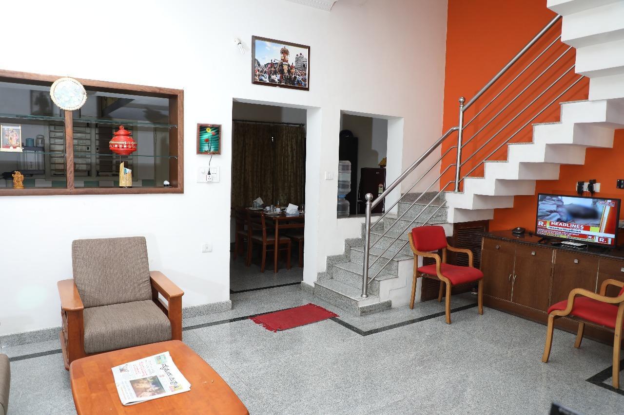 Hotel Queens Comfort Májszúr Kültér fotó
